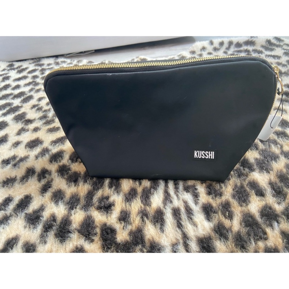 NEW! Kusshi Signature Make Up Bag Satin Black Fabric with Leopard - Picture 3 of 13